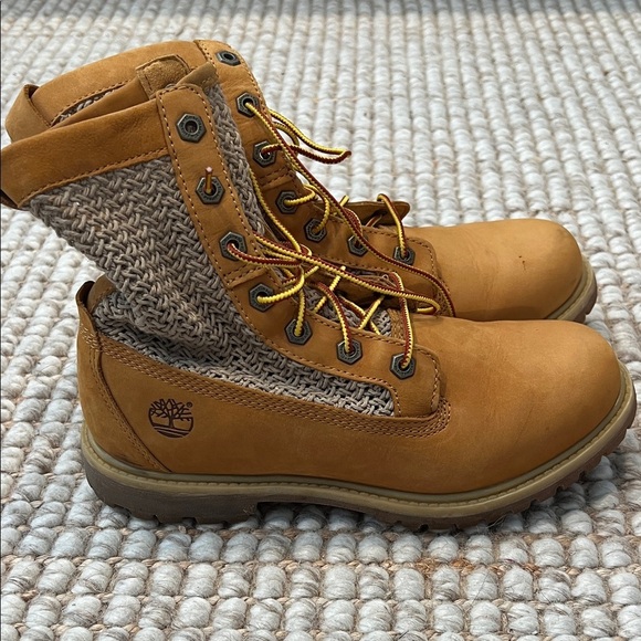 Timberland Women's Tan Lace Up Boots - Picture 2 of 8